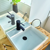 Bonde Quick-clac en laiton chromé ou black touch avec trop-plein pour lavabo encastré